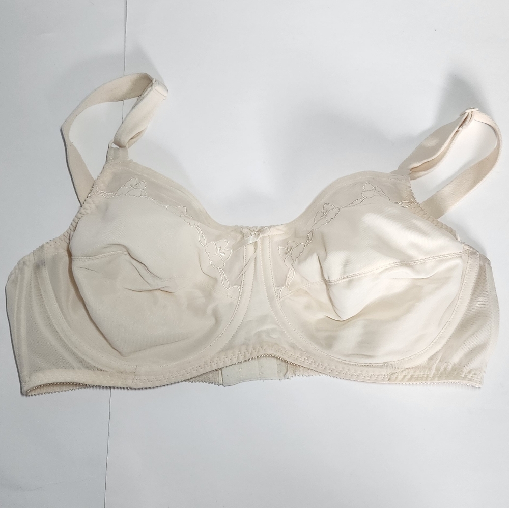Bali cream underwire lace bra. - Picture 2 of 12